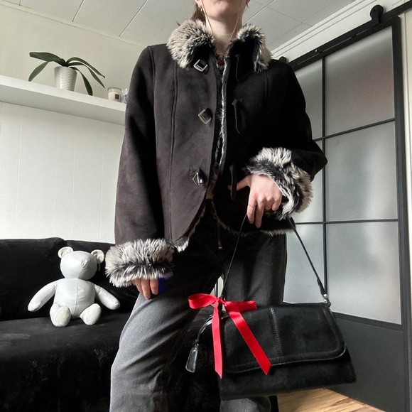 Gorgeous Vintage 90s Black Suede Buckle Fur Lined Jacket - Picture 3 of 8